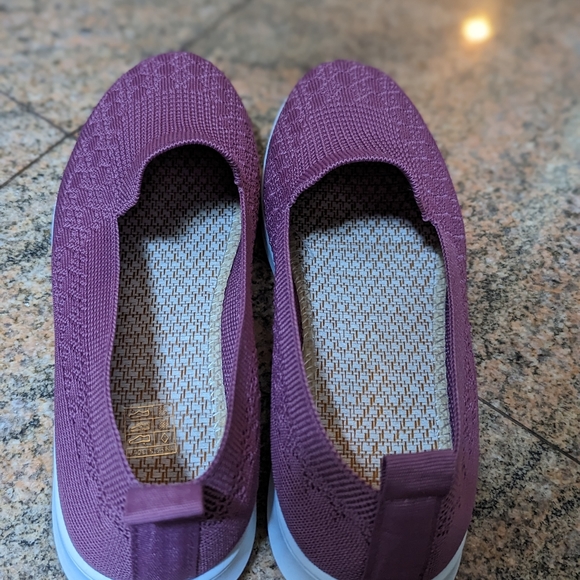 PURPLE COMFORT KNIT SLIP ONS: Like New - Picture 4 of 8